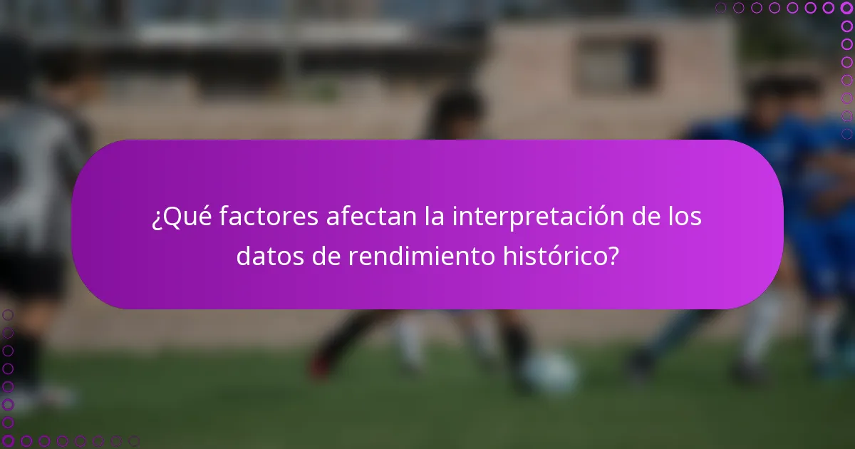 ¿Qué factores afectan la interpretación de los datos de rendimiento histórico?